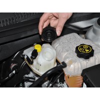 Как часто нужно проверять тормозную жидкость в машине?