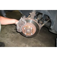 Почему скрипят тормоза?